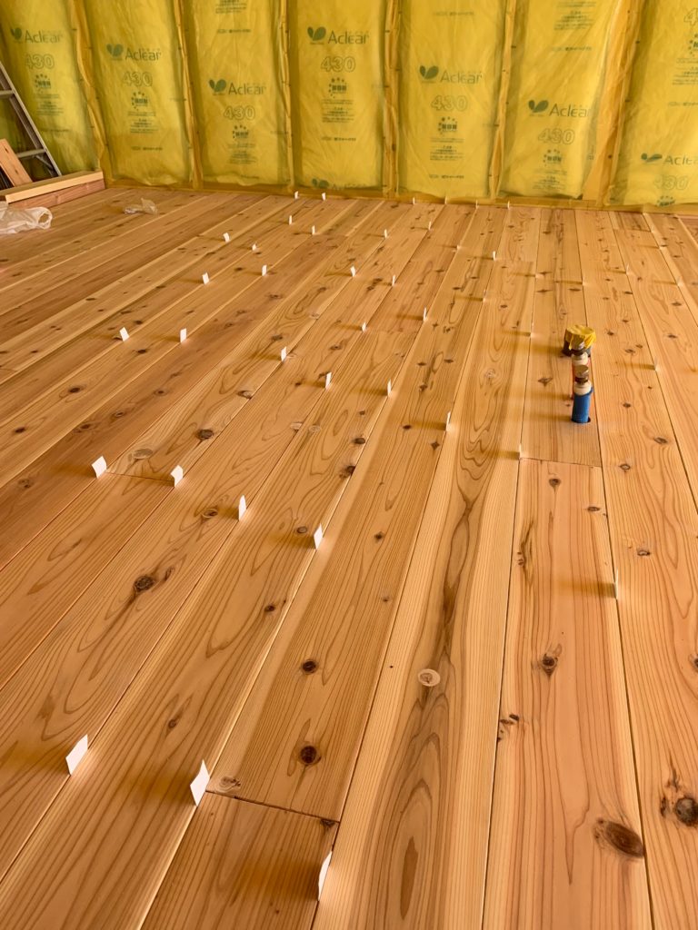 床貼り時の「田植え」？