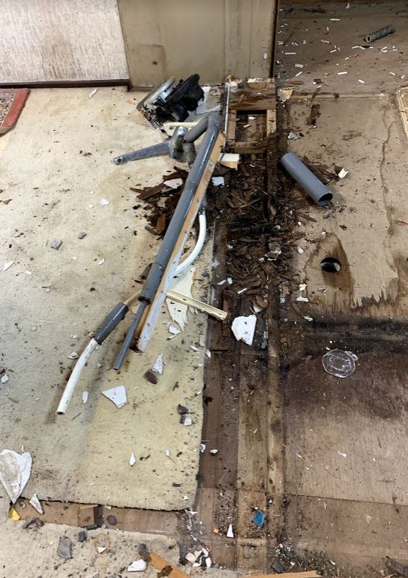 水漏れの修理だけだったのに・・・