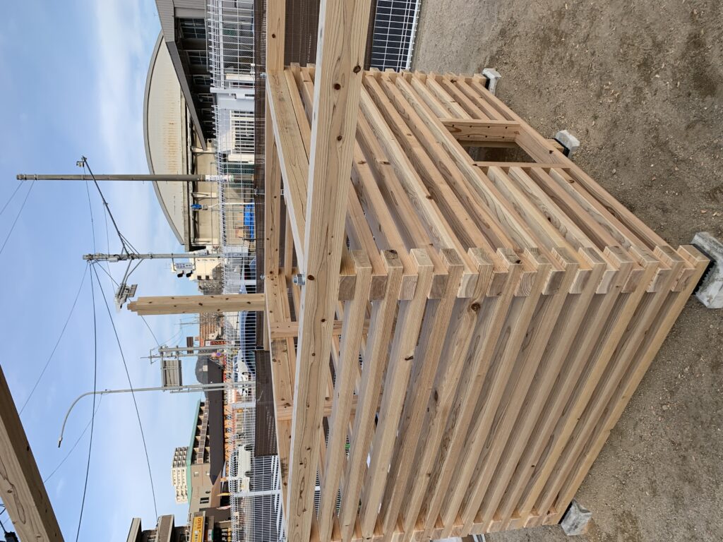 木製遊具作成中２