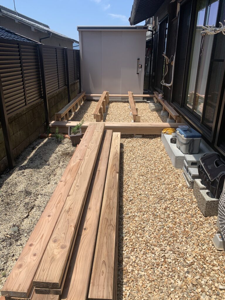 ウッドデッキ工事だけど・・・